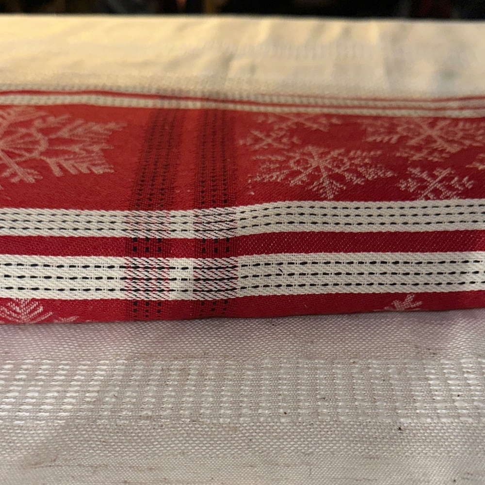 Round Festive Red Snowflake Tablecloth